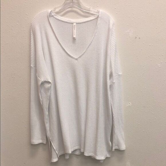 107. The group babaton ARITIZIA V-Neck waffle knit long sleeve drop shoulder top - Picture 1 of 7